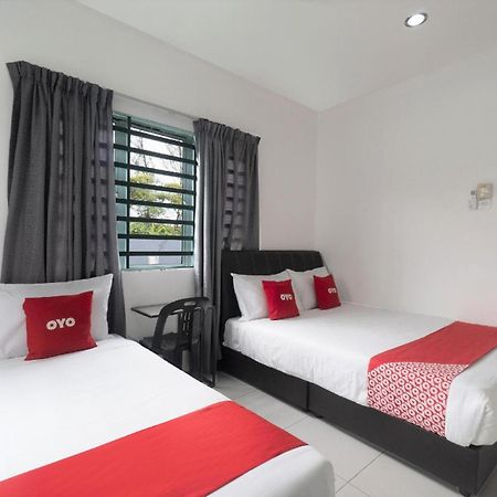 Oyo 91089 Motel Fasa 2B Сери Манджунг Екстериор снимка