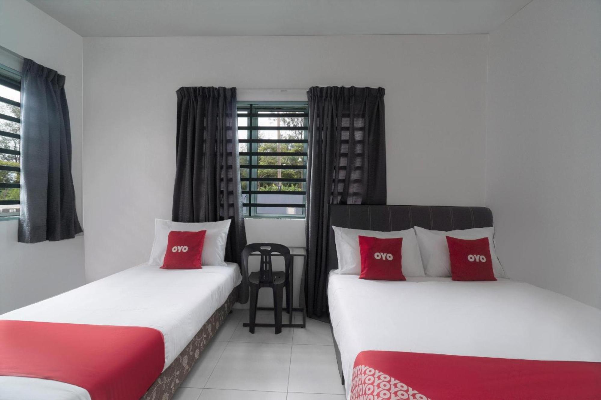 Oyo 91089 Motel Fasa 2B Сери Манджунг Екстериор снимка