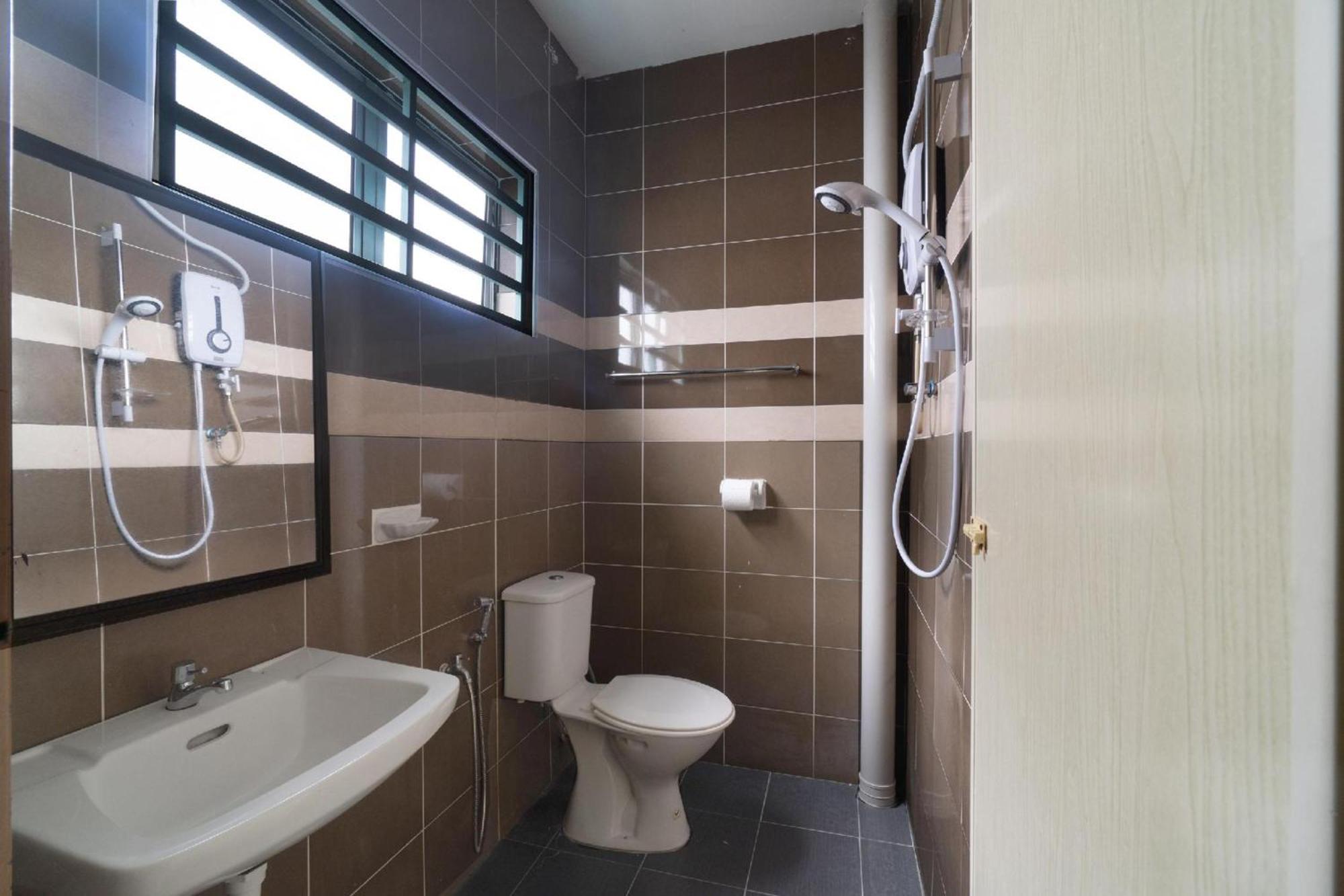 Oyo 91089 Motel Fasa 2B Сери Манджунг Екстериор снимка