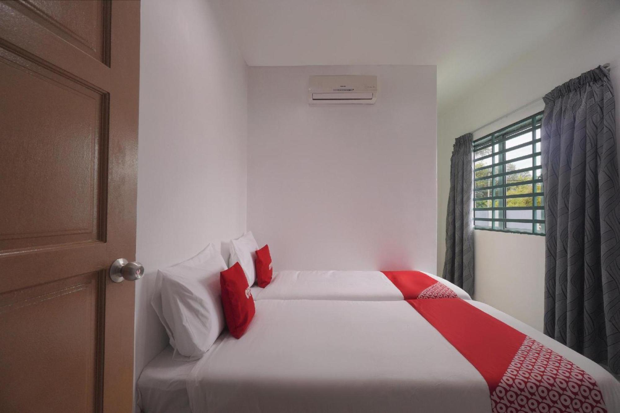Oyo 91089 Motel Fasa 2B Сери Манджунг Екстериор снимка