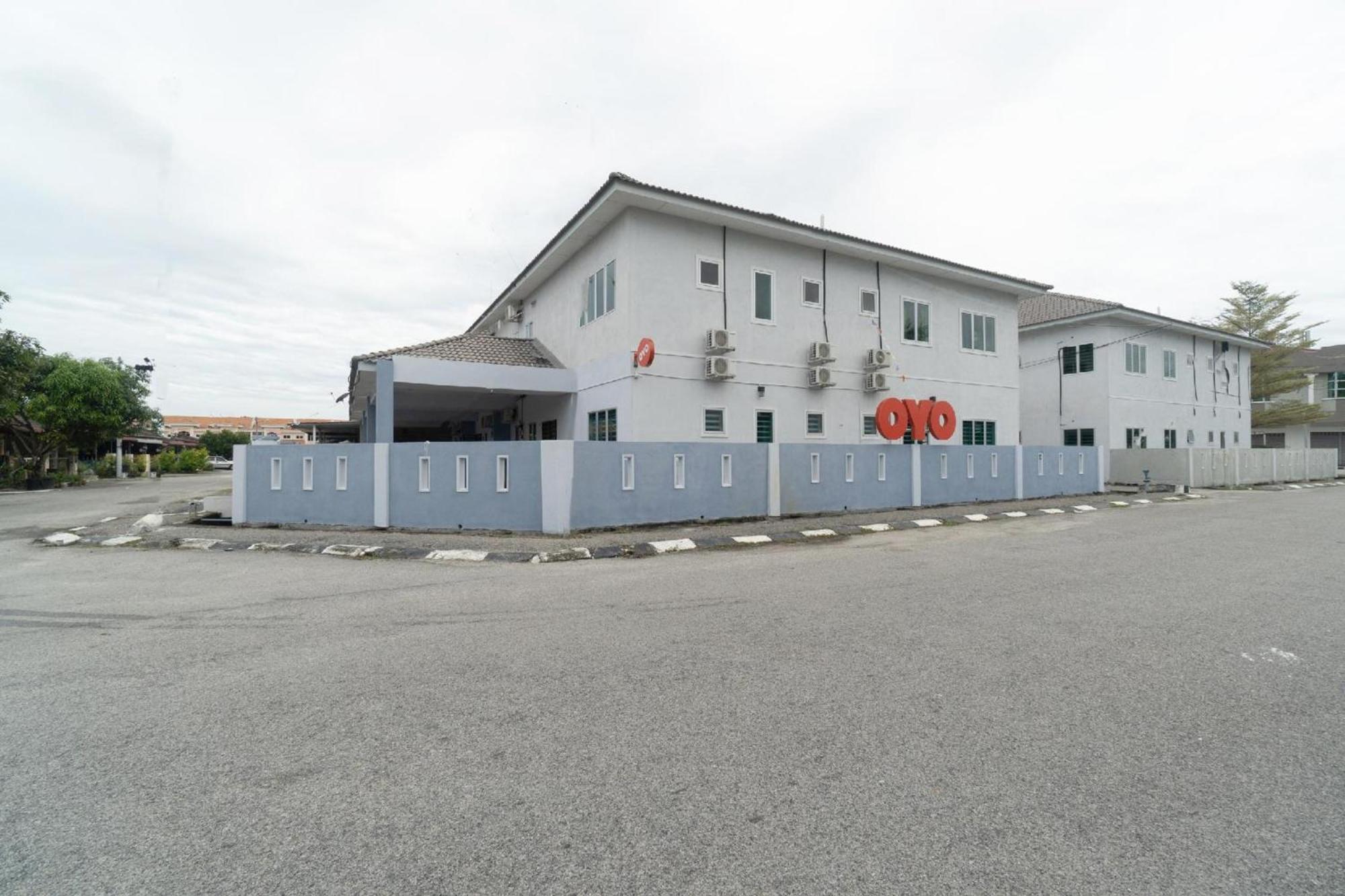 Oyo 91089 Motel Fasa 2B Сери Манджунг Екстериор снимка